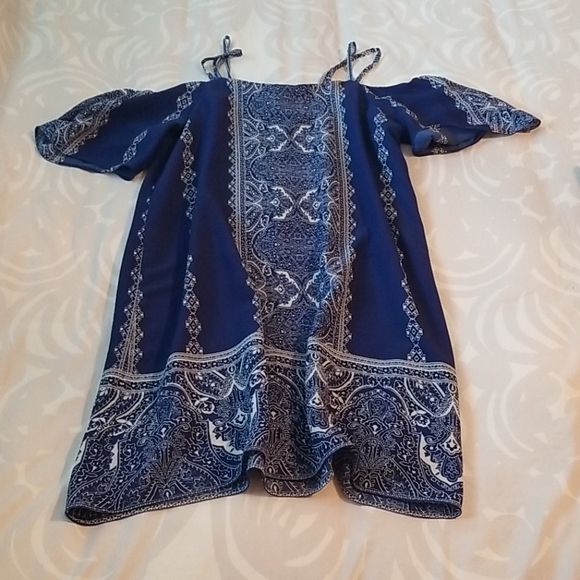 Off the Shoulder Dress - Picture 2 of 6